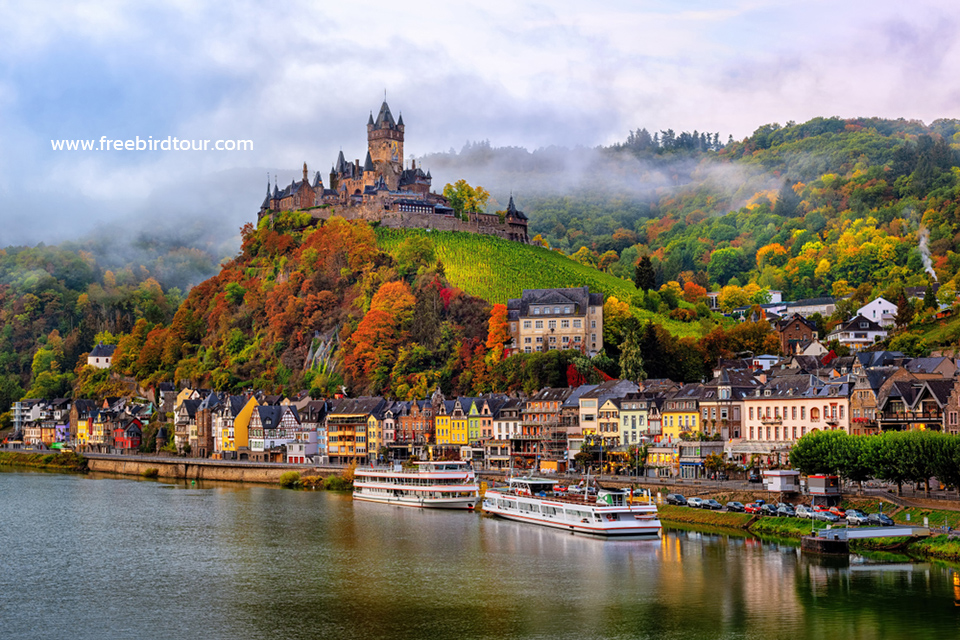 cochem_germany_moselle_river_reichsburg_castle_autumn_freebirdtour