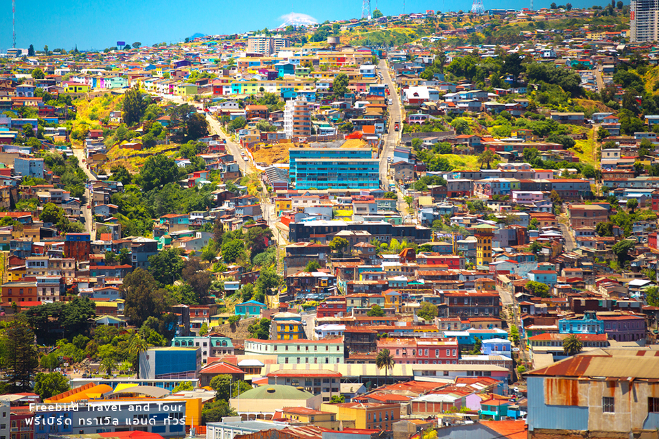 buildings_on_the_hills_valparaiso_chile_freebirdtour