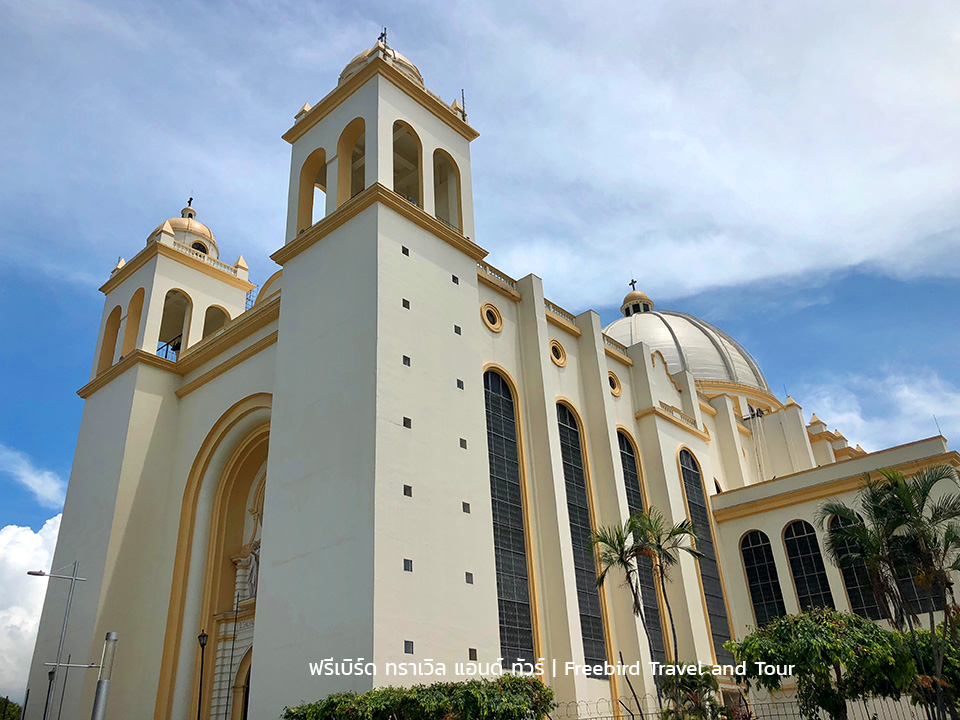 el_savador-principal-church-san_Salvador-facing-plaza-barrios-freebirdtravelandtour