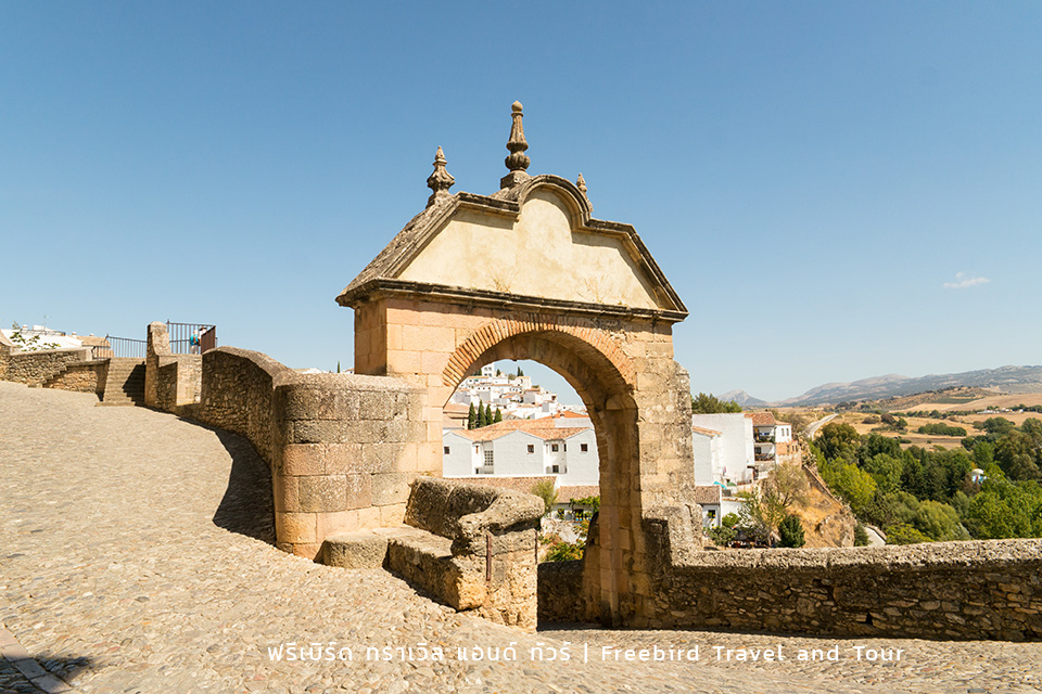 arch-of-philip-v-in-ronda-a-famous-white-village-pueblos-blancos-malaga-province-andalusia-spain