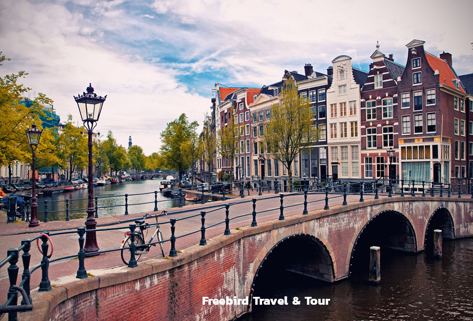 amsterdam_canals_bridge_netherlands_freebirdtour