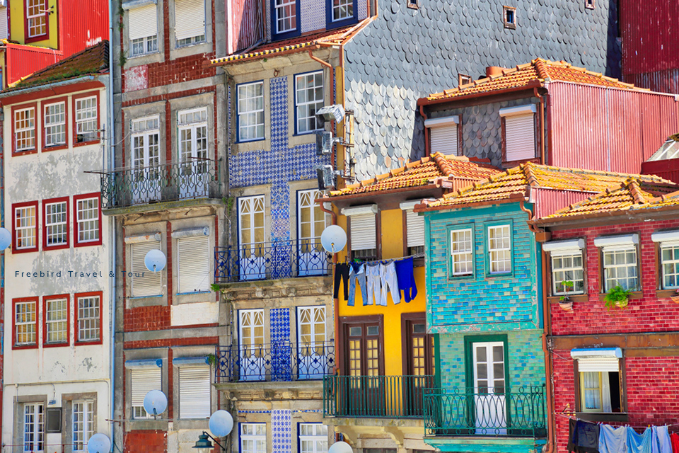 /azulejos_porto_city_portugal_freebirdtour